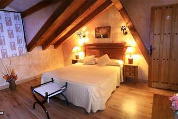 Hotel La Charca Hoces Del Duraton