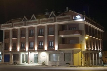 Pension (Hôtel basse catégorie) Hostal Jijones