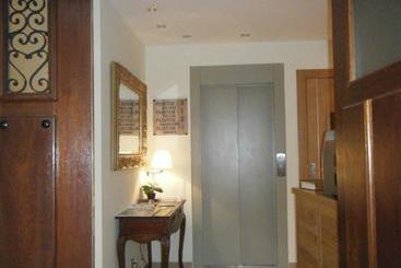 ペンション Hostal Restaurante La Muralla