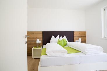 酒店 Ferienwohnungen Hochbrunner