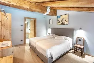 هتل آپارتمان Aux Pieds Du Roi  Suite & Spa