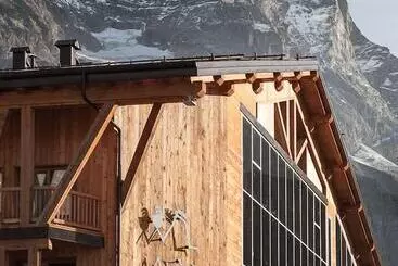 هتل آپارتمان Aux Pieds Du Roi  Suite & Spa