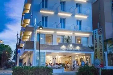 White Suite & Apartments