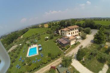 هتل Agriturismo Il Giardino Degli Ulivi