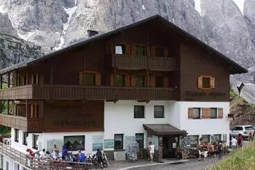 هاستل Rifugio Frara