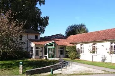 Auberge De Jeunesse De Saintes