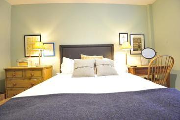 Отель The Narrowboat