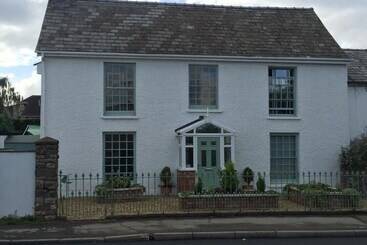 پانسیون Deridown Guest House