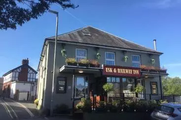 ユースホステル Usk And Railway Inn