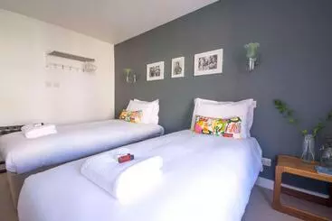 پانسیون Dog And Whistle Pub