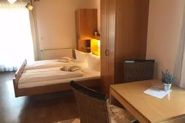Pension Self Check In Ferienwohnungen & Apartments Am Bergsee