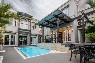 پانسیون Bon Ami Guest House