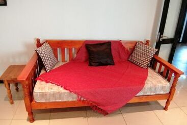 膳宿费 53 At Grens