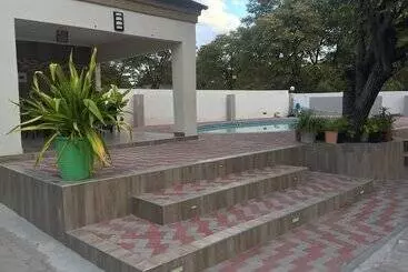 Pensão Lediba Guest Lodge