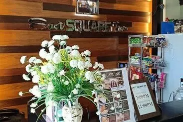 Auberge East Square Inn