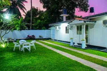 Pension Diva Villa Airport Transit