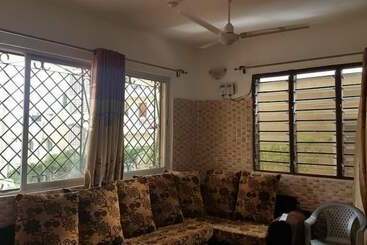 פנסיון Golden Guest House Miritini