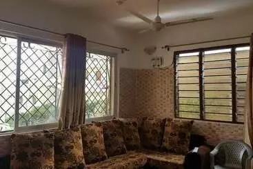 ペンション Golden Guest House  Miritini