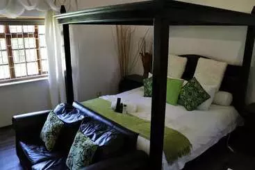 ペンション Moonriver Guest House