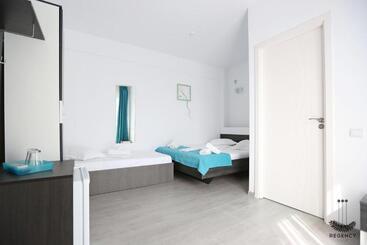 پانسیون Regency Villa