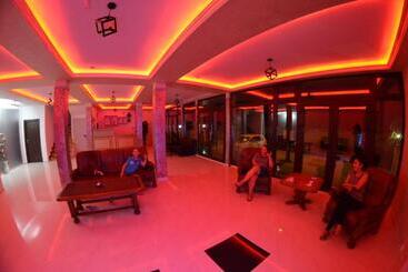 Пансион Razvan Holiday