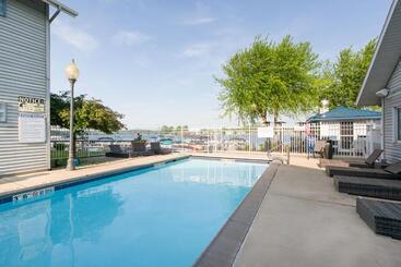 مبيت وإفطار The Blue Heron Inn