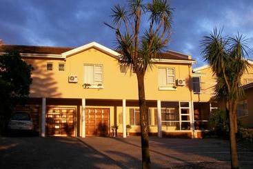 بنسيون Hubertha Guest House