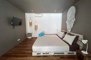 ペンション Meno Suites