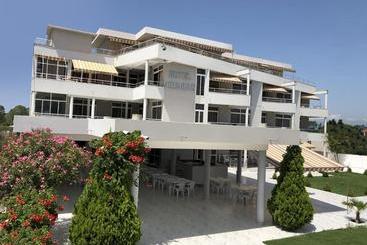 アパートホテル Aquarius