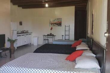 پانسیون Jardin Del Mar Guesthouse