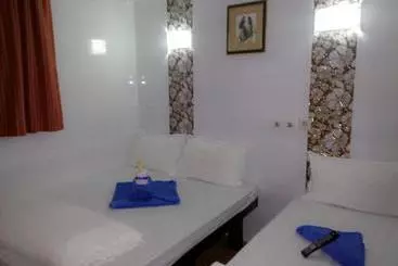 پانسیون Dutch Hostel