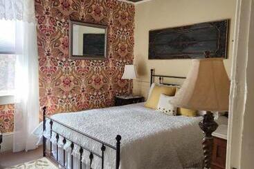 فندق صغير Back Inn Time