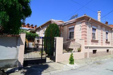 Pensiune Guest House Antika