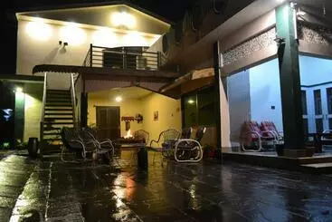 پانسیون West End Lodges