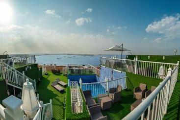 アパートホテル Golden Garden Al Corniche