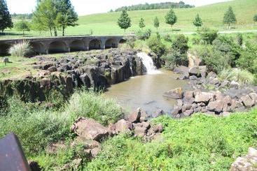 פנסיון Mill Cottages