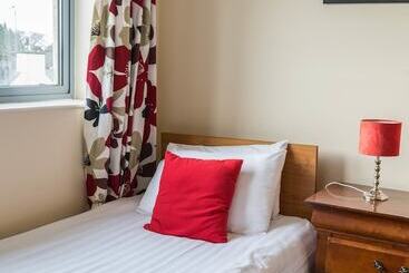 The Courtyard Apartments