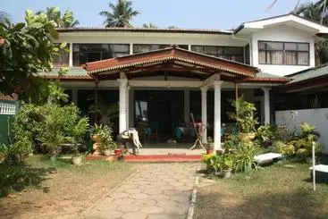 Auberge Lily Restaurant And Inn
