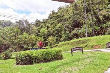 هتل La Purruja Lodge