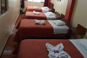 ユースホステル Hostal Urpi