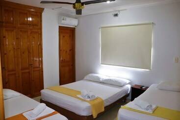 بنسيون Hostal Santa Cecilia