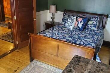 ユースホステル Firehouse Inn