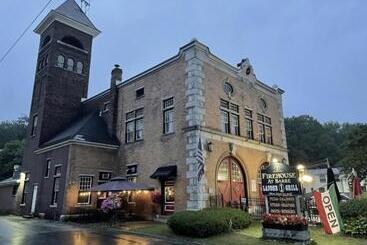 Auberge Hôtelière Firehouse Inn