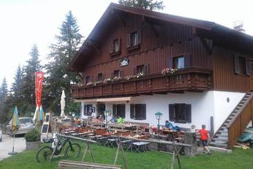펜션 Hostel Halleiner Hütte