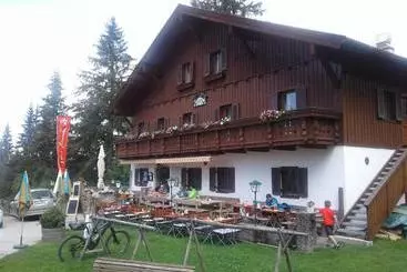 Pansiyon Hostel Halleiner Hütte