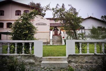 Hostel Hacienda San Isidro Trails & Experiences