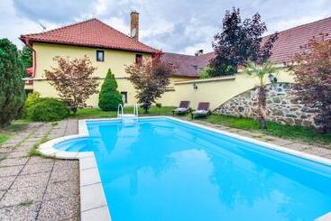 Panzió Penzion A Restaurace Nad Hradem