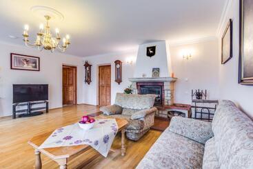 Majatalo Penzion A Restaurace Nad Hradem