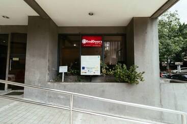 בית מלון כפרי Reddoorz At Tjmg By Bel Air Polaris Makati