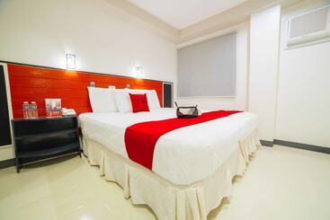 בית מלון כפרי Reddoorz Plus Near San Pedro Cathedral